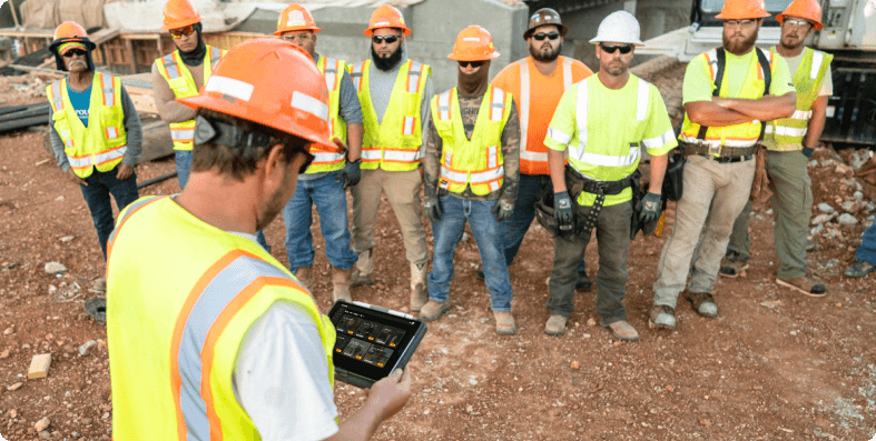 Foreman using BuildWitt Training app at a team meeting